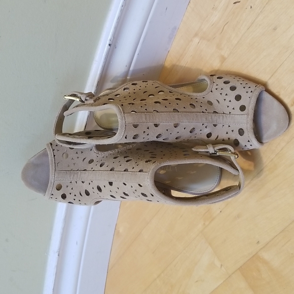 Ivanka Trump Buckle Slingback Peep-Toe Suede Leather Heels Size 7..5 - Picture 10 of 12